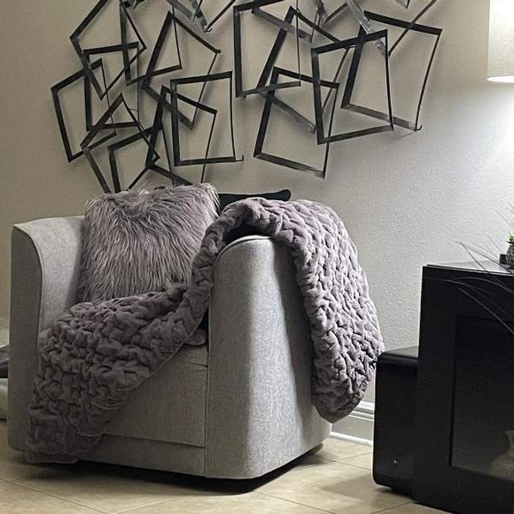 Madison Park 50"x60" Ruched Faux Fur Luxury Faux Mink Throw Blanket, Gray - Picture 6 of 8